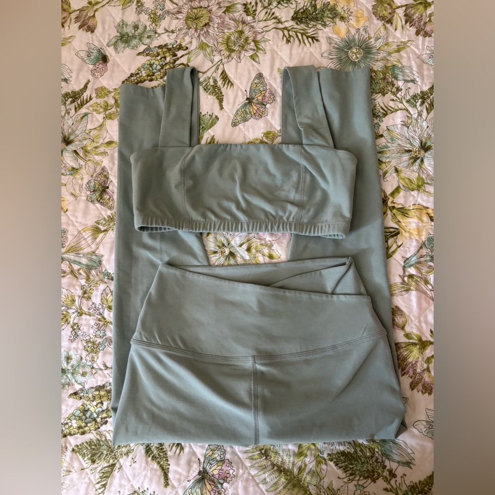 Beyond Yoga mint green set